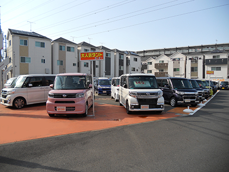 港北店中古車展示場1